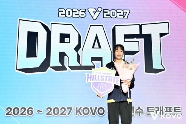 «¿Quién cubrirá el vacío dejado por la retirada de Yang Hyo-jin?» A pesar de una probabilidad del 4% para el sorteo y de asegurar la tercera selección, ¿por qué Hyundai Construction eligió a OH de 179 cm? ¿Por qué Hyundai Construction seleccionó a Jeong Ga-young, de 18 años?