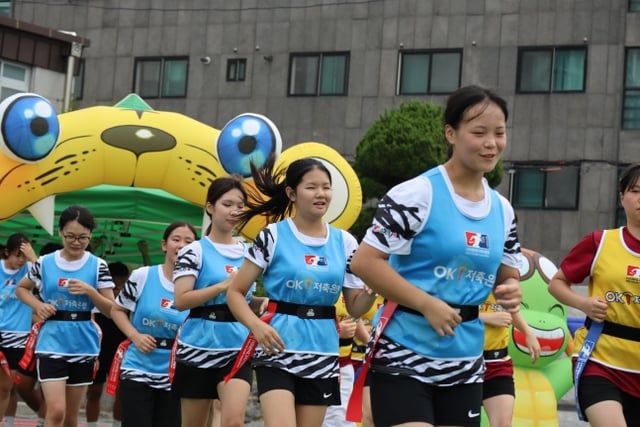 «Desde la Universidad Nacional de Seúl hasta los extranjeros»: ¡Lluvia de inscripciones para el primer torneo nacional de tag rugby! Ocho empresas, entre ellas OK Financial Group, también se suman como patrocinadoras y colaboradoras