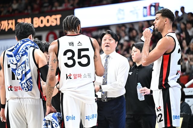 一度勝つのがこんなに大変だとは···「ムン・ギョンウン監督、接戦の末に5連敗脱出で『安堵のため息』 [安養現場]