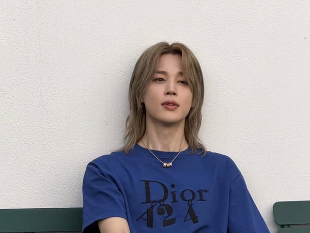 블루도 '로열블루'로 만드는 비주얼..방탄소년단 지민, 'Dior A24' 캠페인 속 빛나는 존재감