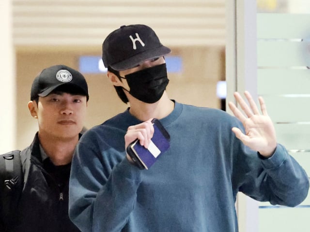 	 변우석 '스윗한 인사' 
