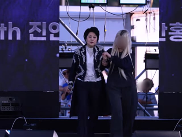 71세 심수봉, 17세 김다현 '저격' 논란