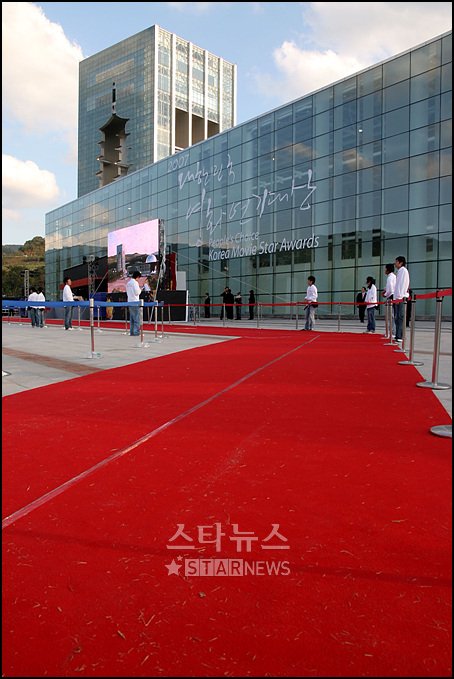 19일 오후 대한민국 영화연기대상 시상식이 열린 경주 세계문화엑스포 문화센터 모습. 
ⓒ사진=홍봉진 인턴기자