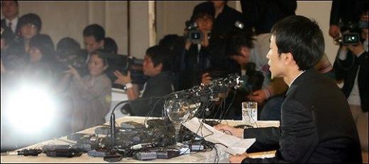 故장자연의 전 매니저 유장호 씨가 지난 3월 17일 오후 서울 부암동 AW컨벤션센터(하림각)에서 열린 기자회견에 참석하고 있다. ⓒ홍봉진 기자