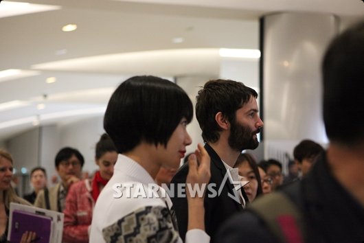 배우 배두나와 짐 스터게스 / 사진=전형화 기자