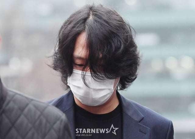성추행 혐의를 받고 있는 그룹 B.A.P 출신 힘찬(본명 김힘찬)이 18일 오후 서울 서초구 중앙지법에서 진행된 8차 공판을 마친 뒤 차량으로 이동하고 있다.힘찬은 2018년 7월 24일 경기도 남양주시 조안면의 한 펜션에서 동행한 20대 여성 A씨를 성추행 한 혐의를 받는다. /사진=김창현 기자 chmt@