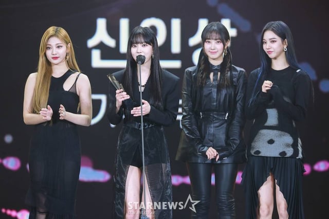 걸그룹 에스파가 2일 오후 서울 강서구 등촌동 KBS 아레나에서 열린 2021 Asia Artist Awards (2021 아시아 아티스트 어워즈, 2021 AAA) 시상식에서 AAA 신인산 가수 부문을 수상하고 소감을 전하고 있다. 스타뉴스가 주최하고 AAA 조직위원회가 주관하는 AAA는 어디에서도 보지 못했던 새로운 무대를 선보이며 전 세계 팬들의 눈과 귀를 사로잡아 명실상부 NO.1 글로벌 시상식으로 거듭났다. /사진=AAA 기자 star@