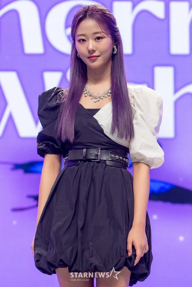 걸그룹 체리블렛(Cherry Bullet) 채린이 2일 오후 온라인 생중계로 진행된 두 번째 미니앨범 '체리 위시' 발매 기념 쇼케이스에 앞서 포즈를 취하고 있다.  이번 미니 2집에는 타이틀 곡 '러브 인 스페이스'를 비롯해 '브로큰', '히컵스', '닿을까 말까', '마이 부' 등 총 다섯 곡이 수록됐다. /사진제공=FNC엔터테인먼트 2022.03.02 /사진=이동훈 기자 photoguy@