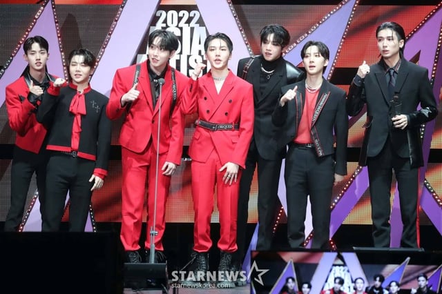 그룹 펜타곤이 13일 오후 일본 나고야 니혼가이시홀에서 열린 스타뉴스-미디어보이 주최 '2022 Asia Artist Awards IN JAPAN'(2022 아시아 아티스트 어워즈, 이하 2022 AAA)에서 AAA베스트초이스상을 수상하고 소감을 말하고 있다. 스타뉴스와 미디어보이가 주최하고 Asia Artist Awards 조직위원회와 더스타파트너, 컬쳐 엔터테인먼트가 공동 주관하는 글로벌 NO.1 시상식 '2022 AAA'에는 올 한 해 동안 국내외에서 많은 사랑을 받은 가수, 배우들이 참석해 눈을 뗄 수 없는 화려한 글로벌 축제의 장을 펼친다. 2022.12.13 /사진=임성균 기자 tjdrbs23@