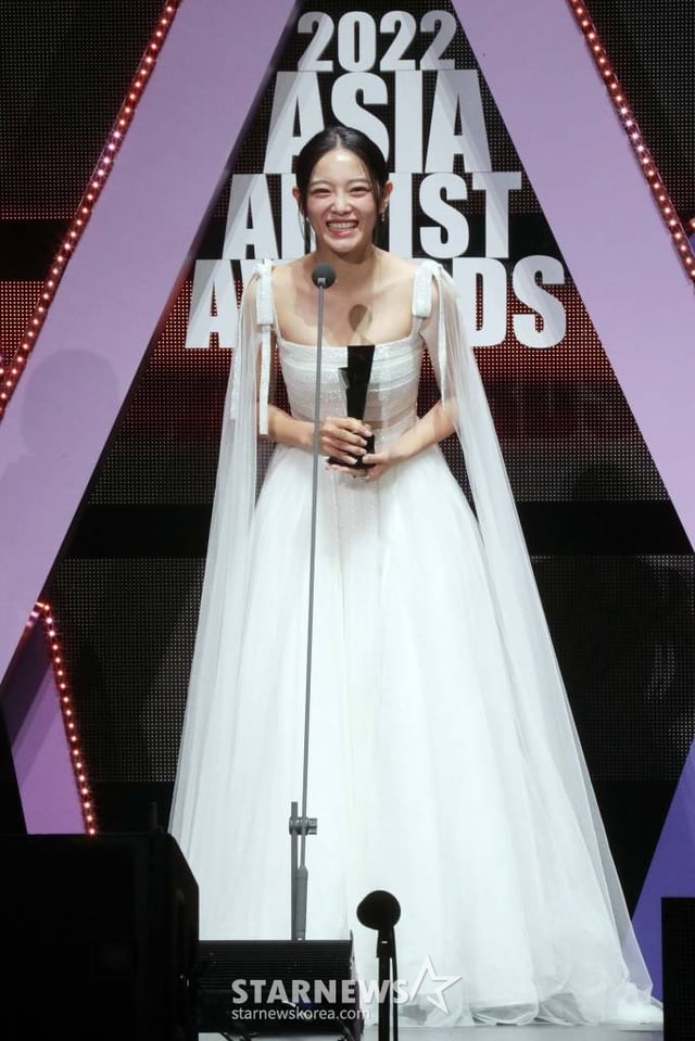 배우 김세정이 13일 오후 일본 나고야 니혼가이시홀에서 열린 스타뉴스-미디어보이 주최 '2022 Asia Artist Awards IN JAPAN'(2022 아시아 아티스트 어워즈, 이하 2022 AAA)에서 AAA 베스트액터상을 수상하고 소감을 말하고 있다. 스타뉴스와 미디어보이가 주최하고 Asia Artist Awards 조직위원회와 더스타파트너, 컬쳐 엔터테인먼트가 공동 주관하는 글로벌 NO.1 시상식 '2022 AAA'에는 올 한 해 동안 국내외에서 많은 사랑을 받은 가수, 배우들이 참석해 눈을 뗄 수 없는 화려한 글로벌 축제의 장을 펼친다. 2022.12.13 /사진=임성균 기자 tjdrbs23@