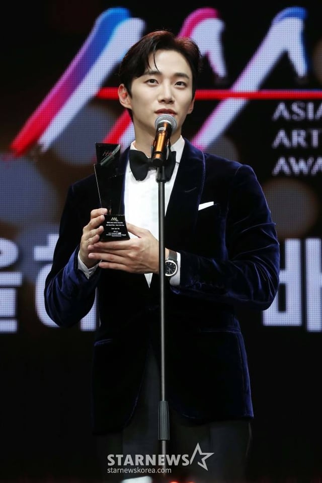 배우 이준호가 13일 오후 일본 나고야 니혼가이시홀에서 열린 스타뉴스-미디어보이 주최 '2022 Asia Artist Awards IN JAPAN'(2022 아시아 아티스트 어워즈, 이하 2022 AAA)에서 AAA대상 올해의 배우상을 수상하고 소감을 말하고 있다.  스타뉴스와 미디어보이가 주최하고 Asia Artist Awards 조직위원회와 더스타파트너, 컬쳐 엔터테인먼트가 공동 주관하는 글로벌 NO.1 시상식 '2022 AAA'에는 올 한 해 동안 국내외에서 많은 사랑을 받은 가수, 배우들이 참석해 눈을 뗄 수 없는 화려한 글로벌 축제의 장을 펼친다. 2022.12.13 /사진=임성균 기자 tjdrbs23@