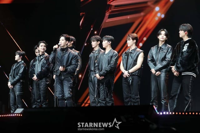 그룹 세븐틴이 13일 오후 일본 나고야 니혼가이시홀에서 열린 스타뉴스-미디어보이 주최 '2022 Asia Artist Awards IN JAPAN'(2022 아시아 아티스트 어워즈, 이하 2022 AAA)에서 AAA대상 올해의 가수상을 수상하고 소감을 말하고 있다.  스타뉴스와 미디어보이가 주최하고 Asia Artist Awards 조직위원회와 더스타파트너, 컬쳐 엔터테인먼트가 공동 주관하는 글로벌 NO.1 시상식 '2022 AAA'에는 올 한 해 동안 국내외에서 많은 사랑을 받은 가수, 배우들이 참석해 눈을 뗄 수 없는 화려한 글로벌 축제의 장을 펼친다. 2022.12.13 /사진=임성균 기자 tjdrbs23@