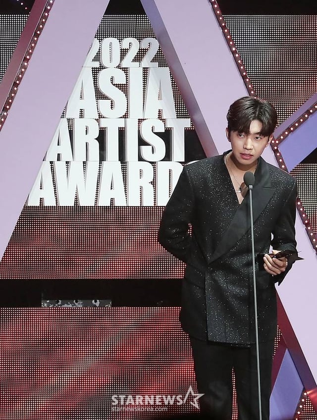 가수 임영웅이 13일 오후 일본 나고야 니혼가이시홀에서 열린 스타뉴스-미디어보이 주최 '2022 Asia Artist Awards IN JAPAN'(2022 아시아 아티스트 어워즈, 이하 2022 AAA)에서 핫트렌드를 수상한 뒤 소감을 말하고 있다. 스타뉴스와 미디어보이가 주최하고 Asia Artist Awards 조직위원회와 더스타파트너, 컬쳐 엔터테인먼트가 공동 주관하는 글로벌 NO.1 시상식 '2022 AAA'에는 올 한 해 동안 국내외에서 많은 사랑을 받은 가수, 배우들이 참석해 눈을 뗄 수 없는 화려한 글로벌 축제의 장을 펼친다. 2022.12.13 /사진=김창현 기자 chmt@