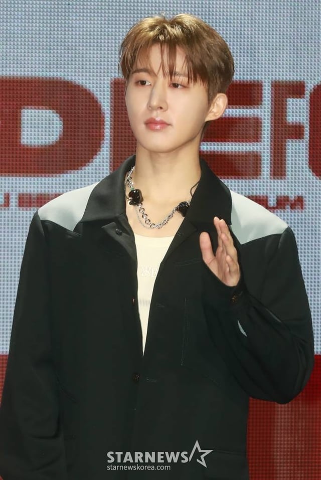 가수 비아이(B.I)가 1일 오후 서울 마포구 메세나폴리스에서 진행된 새 정규 앨범 '투 다이 포'(TO DIE FOR) 발매기념 쇼케이스에서 포즈를 취하고 있다. 이번 앨범에는 더블 타이틀곡 '겁도없이'(Dare to Love), 'Die for love'(다이 포 러브)를 비롯해 'To Die'(투 다이), '해일'(Wave), '망가진 장난감의 섬'(The Island of Misfit Toys)', '개가트닌생'(Beautiful Life), '구르믄' (Cloud Thought), 'TRUTH', 'MICHELANGELO 등 총 9곡의 신곡과, 2021년 11월 발매된 하프 앨범에 담긴 6곡 등 총 15곡이 수록됐다. /2023.06.01 /사진=이동훈 기자 photoguy@