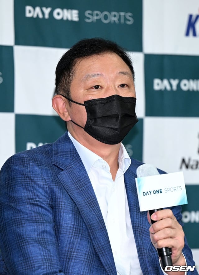 허재 데이원 스포츠 총괄 대표가 지난해 7월 열린 데이원 창단 기자회견에 참석해 계획을 밝히고 있다.