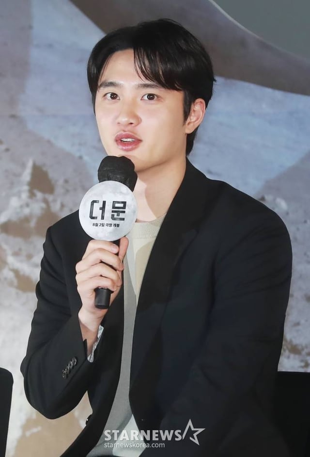 배우 도경수가 27일 오전 서울 CGV용산아이파크몰에서 진행된 영화 '더 문'(감독 김용화) 제작발표회에 참석해 질문에 답하고 있다. 사고로 인해 홀로 달에 고립된 우주 대원 선우와 필사적으로 그를 구하려는 전 우주센터장 재국의 사투를 그린 영화 '더 문'은 8월 2일 개봉한다. /2023.06.27 /사진=이동훈 기자 photoguy@