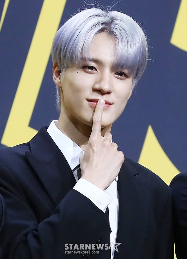 보이 그룹 NCT DREAM(엔시티 드림) 제노가 17일 오후 서울 송파구 롯데호텔 월드에서 진행된 정규 3집 'ISTJ'(아이에스티제이) 발매 기념 기자간담회에 참석해 포즈를 취하고 있다. 이번 앨범명과 동명의 타이틀 곡 'ISTJ'는 하이브리드 힙합 댄스 곡으로 가사에는 MBTI의 정형화된 틀을 깨고, ISTJ인 상대를 해석하는 나만의 방법을 가졌다는 ENFP의 자신감에 찬 이야기를 담았으며 NCT DREAM만의 색깔로 해석한 MBTI는 어떤 매력일지 궁금증을 고조시킨다. 2023.07.17 /사진=김창현 기자 chmt@