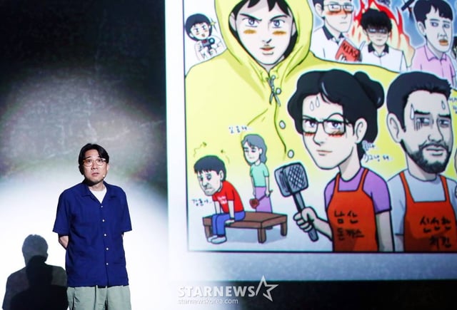 박인제 감독이 20일 오후 서울 용산구 아이파크몰 CGV에서 진행된 디즈니+ 오리지널 시리즈 '무빙' 크리에이터스 토크 행사에 참석해 발표하고 있다. '무빙'은 초능력을 숨긴 채 현재를 살아가는 아이들과 아픈 비밀을 감춘 채 과거를 살아온 부모들의 이야기를 그린 휴먼 액션 시리즈다. 배우 류승룡, 한효주, 조인성, 차태현, 류승범, 김성균, 김희원, 문성근 등 화려한 캐스팅 라인업을 자랑한다. '무빙'은 강풀 작가의 동명 웹툰을 원작으로 '킹덤 시즌2' 박인제 감독을 비롯해 '오징어 게임', '파친코' 등에 참여한 최고의 제작진이 만들어낸 웰메이드 프로젝트다. 8월 9일 공개. 2023.07.20 /사진=김창현 기자 chmt@
