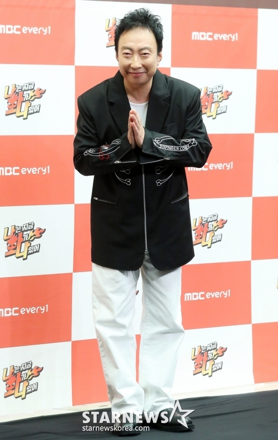 방송인 박명수가 14일 오후 서울 마포구 상암동 스탠포드서울에서 진행된 MBC에브리원·라이프타임 신규 예능 '나는 지금 화가 나있어' 제작발표회에 참석해 포즈를 취하고 있다. /사진=김창현 기자