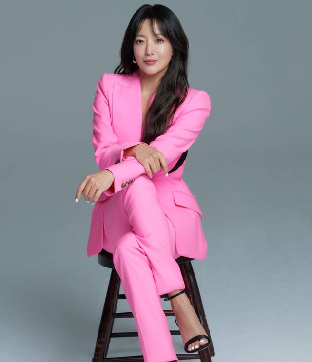 영화 '달짝지근해: 7510'(감독 이한)의 배우 김희선이 10일 진행된 라운드 인터뷰를 위해 포즈를 취하고 있다. 과자밖에 모르는 천재적인 제과 연구원 치호(유해진 분)가 직진밖에 모르는 세상 긍정 마인드의 일영(김희선 분)을 만나면서 인생의 맛이 버라이어티하게 바뀌는 이야기 '달짝지근해: 7510'은 오는 15일 개봉한다. /사진제공=힌지엔터테인먼 2023.08.10 /사진=이동훈