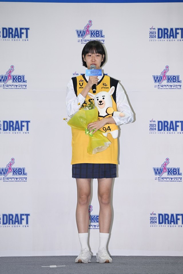 지명 소감을 말하는 고현지. /사진=WKBL 제공
