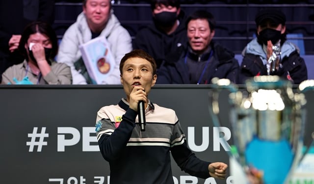 최원준이 15일 NH농협카드 PBA 챔피언십에서 우승을 차지하고 소감을 전하고 있다. /사진=PBA 투어