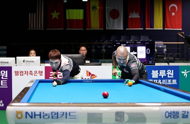 결승전을 앞두고 뱅킹을 하는 최원준(왼쪽)과 위마즈. /사진=PBA 투어