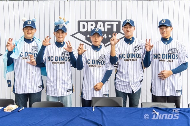 박인우(가운데). /사진=NC 다이노스