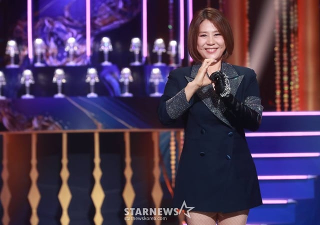 가수 신효범이 23일 오후 서울 여의도 KBS 신관에서 진행된 2TV 예능 '골든걸스' 쇼케이스에서 포즈를 취하고 있다. /2023.11.23 /사진=이동훈