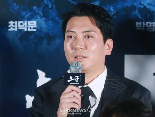 배우 박명훈이 12일 오후 서울 롯데시네마 월드타워점에서 진행된 영화 '노량: 죽음의 바다'(감독 김한민) 언론시사회 및 기자간담회에 참석해 질문에 답하고 있다. /2023.12.12 /사진=이동훈