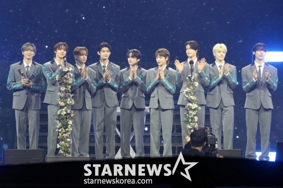 그룹 엔팀이 14일 필리핀 아레나에서 열린 '2023 아시아 아티스트 어워즈 인 필리핀'(2023 Asia Artist Awards IN THE PHILIPPINES, 이하 '2023 AAA')에서 'AAA 이모티브상'을 수상하고 소감을 말하고 있다.   '2023 AAA'는 스타뉴스가 주최하고 Asia Artist Awards 조직위원회, TONZ 엔터테인먼트, PULP Live World가 공동 주관한다. 그룹 아이브(IVE) 장원영, 가수 강다니엘, 그룹 제로베이스원 성한빈이 MC를 맡았다. 2023.12.14 /사진=임성균 기자