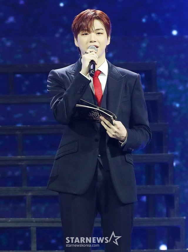가수 강다니엘이 14일 필리핀 아레나에서 열린 '2023 아시아 아티스트 어워즈 인 필리핀'(2023 Asia Artist Awards IN THE PHILIPPINES, 이하 '2023 AAA')에서 인사말을 하고 있다. '2023 AAA'는 스타뉴스가 주최하고 Asia Artist Awards 조직위원회, TONZ 엔터테인먼트, PULP Live World가 공동 주관한다. 그룹 아이브(IVE) 장원영, 가수 강다니엘, 그룹 제로베이스원 성한빈이 MC를 맡았다. 2023.12.14 /사진=김창현