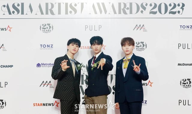 세븐틴 유닛 부석순이 14일 필리핀 아레나에서 열린 '2023 아시아 아티스트 어워즈 인 필리핀'(2023 Asia Artist Awards IN THE PHILIPPINES, 이하 '2023 AAA') 레드카펫 행사에 참석해 포즈를 취하고 있다. '2023 AAA'는 스타뉴스가 주최하고 Asia Artist Awards 조직위원회, TONZ 엔터테인먼트, PULP Live World가 공동 주관한다. 그룹 아이브(IVE) 장원영, 가수 강다니엘, 그룹 제로베이스원 성한빈이 MC를 맡았다. 2023.12.14 /사진=이동훈
