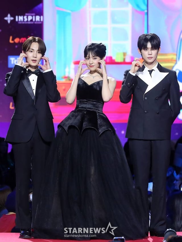 샤이니 키, 아이브 안유진, TXT 연준이 25일 오후 인천 영종도 인스파이어 컨벤션 그랜드볼룸에서 진행된 '2023 SBS 가요대전' 레드카펫 행사에 참석해 포즈를 취하고 있다. 2023.12.25 /사진=김창현