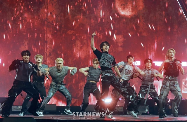 그룹 스트레이키즈(Stray Kids)가 지난 14일 필리핀 아레나에서 열린 '2023 아시아 아티스트 어워즈 인 필리핀'(2023 Asia Artist Awards IN THE PHILIPPINES, 이하 '2023 AAA')에서 멋진 무대를 선보이고 있다. 스트레이키즈는 '2023 AAA'에서 AAA 올해의 스테이지, AAA 페뷸러스, AAA 베스트 크리에이터 등 3관왕을 차지했다. /사진=김창현 기자