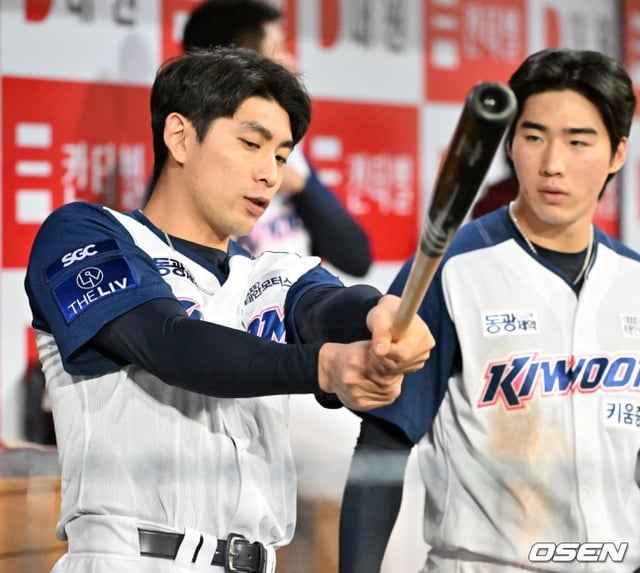 이정후(왼쪽)와 이주형 .