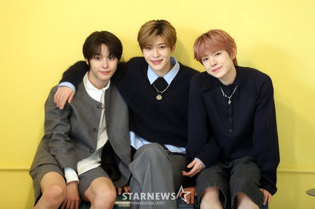 그룹 엔시티 위시(NCT WISH) 리쿠, 시온, 유우시가 3일 오전 서울 성수동 한 카페에서 한국 활동 한달을 기념해 갖은 언론 인터뷰에서 포즈를 취하고 있다. 2024.04.03 /사진=임성균