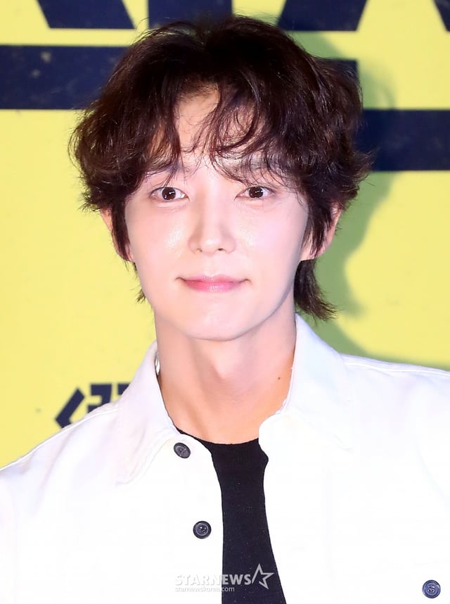 배우 이준기가 27일 오후 서울 강남구 삼성동 메가박스 코엑스에서 진행되 영화 '비공식작전' VIP시사회에 참석해 포즈를 취하고 있다. 2023.07.27