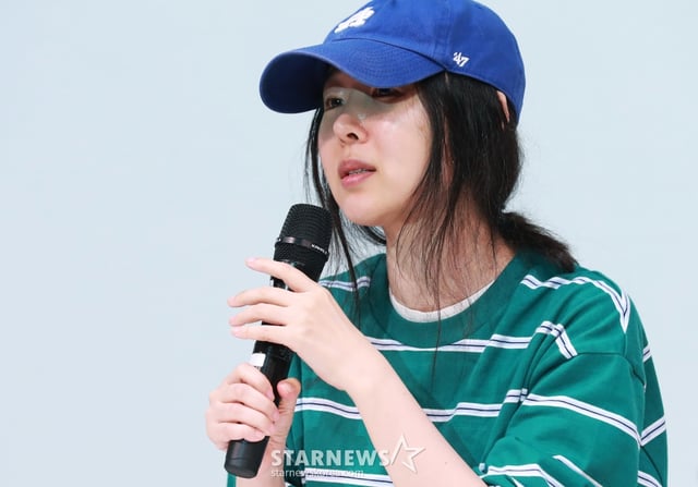 하이브와 대립하고 있는 민희진 어도어 대표가 25일 오후 서울 강남구 한국컨퍼런스센터 대강당에서 진행된 긴급 기자회견에서 질문에 답하고 있다. /2024.04.25 /사진=이동훈