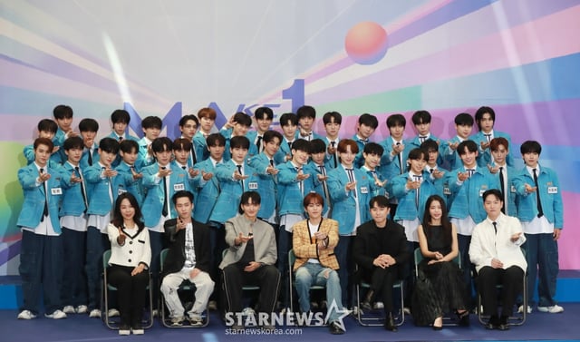 시우민, 김성은, 임한별, 인규, 솔라, 바타, 한해 등 C메이트와 참가자들이 8일 오전 서울 여의도 KBS에서 진행된 2TV 예능 '메이크메이트원'(MA1) 제작발표회에 참석해 포즈를 취하고 있다.  '꿈꾸던 무대를 만들기 위해(MAKE) 친구(MATE)와 하나(ONE) 되는 시간'이라는 의미를 담은 글로벌 아이돌 데뷔 프로젝트 프로그램 '메이크메이트원'은 오는 15일 첫 방송된다. /2024.05.08 /사진=이동훈