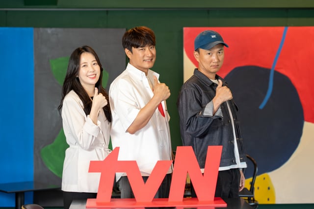 이시은 작가, 윤종호 감독, 김태엽 감독(좌측부터) /사진제공=tvN