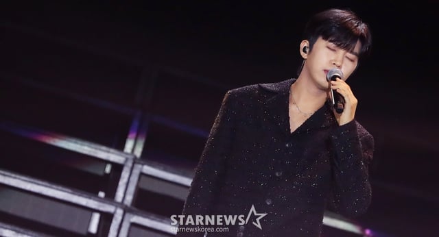 가수 임영웅이 지난 14일 필리핀 아레나에서 열린 '2023 아시아 아티스트 어워즈 인 필리핀'(2023 Asia Artist Awards IN THE PHILIPPINES, 이하 '2023 AAA')에서 멋진 무대를 선보이고 있다. 임영웅은 '2023 AAA'에서 AAA 대상 올해의 팬덤을 비롯해 인기상, 핫트렌드, 베스트 초이스, 페뷸러스 등 5관왕의 영광을 안았다. '2023 AAA'는 스타뉴스가 주최하고 Asia Artist Awards 조직 /사진=김창현