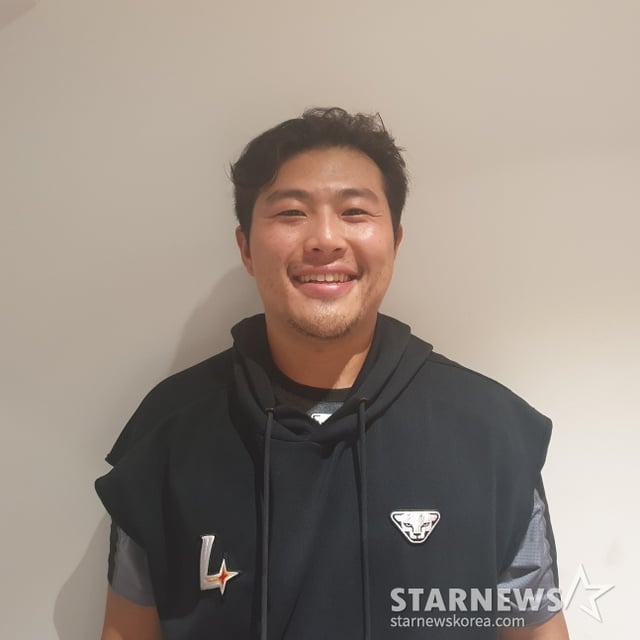 SSG 한두솔이 11일 인천 두산전을 승리로 이끌고 미소 짓고 있다. /사진=김동윤 기자