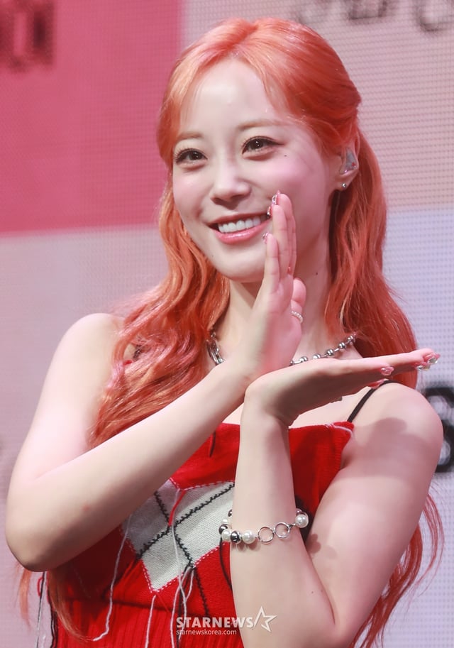 가수 허영지가 12일 오후 서울 마포구 신한PLAY스퀘어에서 진행된 솔로 싱글 1집 'Toi Toi Toi'(토이 토이 토이) 발매기념 쇼케이스에서 포즈를 취하고 있다.  타이틀곡 'L.O.V.E'는 허영지 특유의 사랑스러운 매력이 돋보이는 청량한 댄스곡으로, 인생이라는 긴 여정을 사랑의 에너지로 잘 살아내자는 메시지를 담았다. /2023.09.12 /사진=이동훈