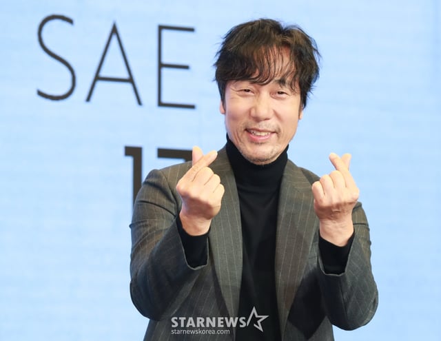 가수 이문세가 13일 오후 서울 상암동 스탠포드 호텔에서 진행된 정규 17집 관련 기자간담회에서 포즈를 취하고 있다. 이번 간담회에서 수록곡 ‘이별에도 사랑이’, ‘마이 블루스’ 2곡을 선공개했다. 정규 17집은 2025년 완성을 목표로 하고 있다. /2024.11.13 /사진=이동훈 photoguy@