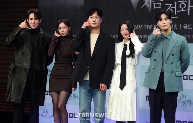 [서울=뉴시스] 김혜진 기자 = 배우 유연석(왼쪽부터), 채수빈, 박상우 감독, 장규리, 허남준이 21일 오후 서울 마포구 MBC에서 열린 MBC 새 금토드라마 '지금 거신 전화는' 제작발표회에서 포즈를 취하고 있다.  '지금 거신 전화는'은 협박 전화로 시작된, 정략결혼 3년 차 쇼윈도 부부의 시크릿 로맨스릴러다. 오는 22일 오후 9시 50분 첫 방송된다. 2024.11.21. jini@newsis.com /사진=김혜진