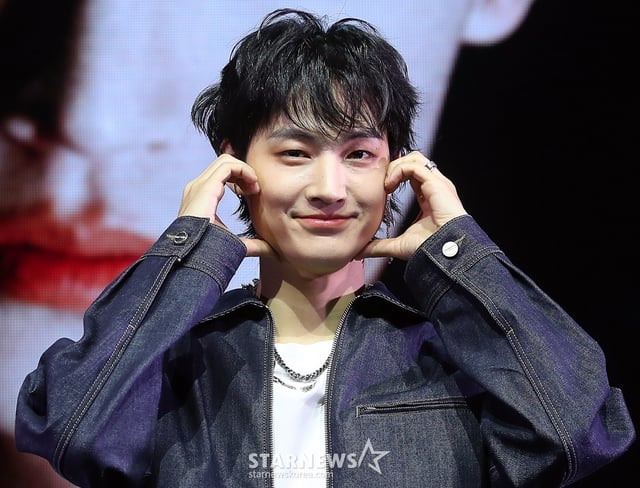 가수 제이비(JAY B)가 27일 오후 서울 광진구 예스24 라이브홀에서 진행된 첫 번째 솔로 정규앨범 'Archive 1: [Road Runner]'(아카이브 원: [로드 러너]) 발매 기념 쇼케이스에 참석해 포즈를 취하고 있다. 2024.11.27 /사진=김창현 chmt@