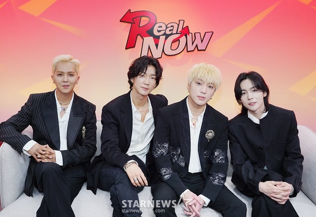 그룹 위너가 26일 오후 온라인 생중계로 진행된 네이버 나우 새 예능 '리얼 나우-위너 편' 스페셜 라이브에서 포즈를 취하고 있다.  위너 멤버들이 여행 곳곳에 등장하는 '리얼 타임 미션'을 수행하면서 오감을 총동원해 '리얼'과 '언리얼' 중 진짜를 찾아내는 특별한 여행기를 담은 프로그램 '리얼 나우-위너 편'은 매주 목, 금요일 오후 6시 네이버 나우에서 공개된다. /사진제공=네이버나우 2022.04.