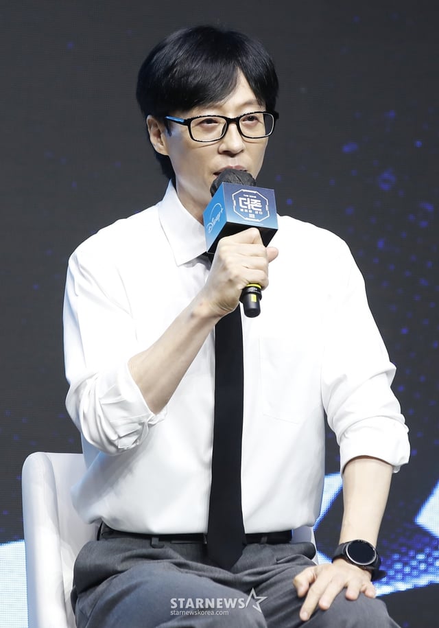 (서울=뉴스1) 권현진 기자 = 방송인 유재석이 6일 서울 영등포구 콘래드 호텔에서 열린 디즈니+ 오리지널 예능 ‘더 존: 버텨야 산다 시즌3’ 제작발표회에서 인사말을 하고 있다.  ‘더 존: 버터야 산다 시즌3’는 오직 4시간, 끝없는 AI의 공격부터 내 집 마련 전세 대출금 갚기, 선을 넘지 않고 버티기 등 극한의 현실공감 미션을 버티기 위해 더 강력하게 돌아온 ‘존버즈’ 유재석, 권유리, 김동현, 덱스의 ‘도파민 ON’ 버라이어티다. 2024.8.6/뉴스1  Copyright (C) 뉴스1. All rights reserved. 무단 전재 및 재배포,  AI학습 이용 금지. /사진=(서울=뉴스1) 권현진 기자