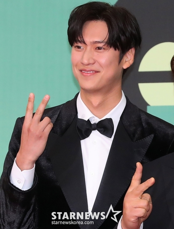 '1박 2일' 배우 나인우가 23일 오후 서울 영등포구 여의도동 KBS 신관홀에서 진행된 '2023 KBS 연예대상' 레드카펫에 참석해 포즈를 취하고 있다. 2023.12.23 /사진=김창현